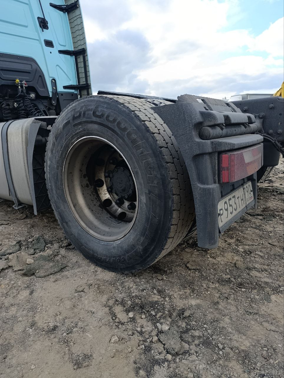 Shacman (Shaanxi) SX* 4x2 Седельный тягач 2023 г. - фото 7