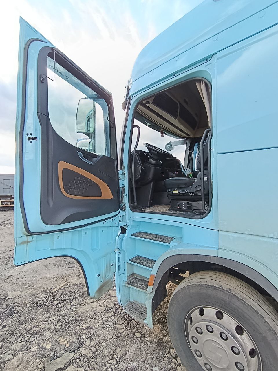 Shacman (Shaanxi) SX* 4x2 Седельный тягач 2023 г. - фото 10