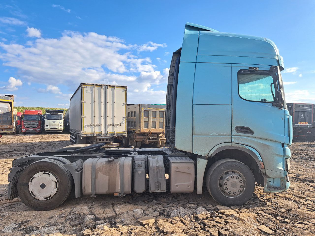 Shacman (Shaanxi) SX* 4x2 Седельный тягач 2023 г. - фото 2