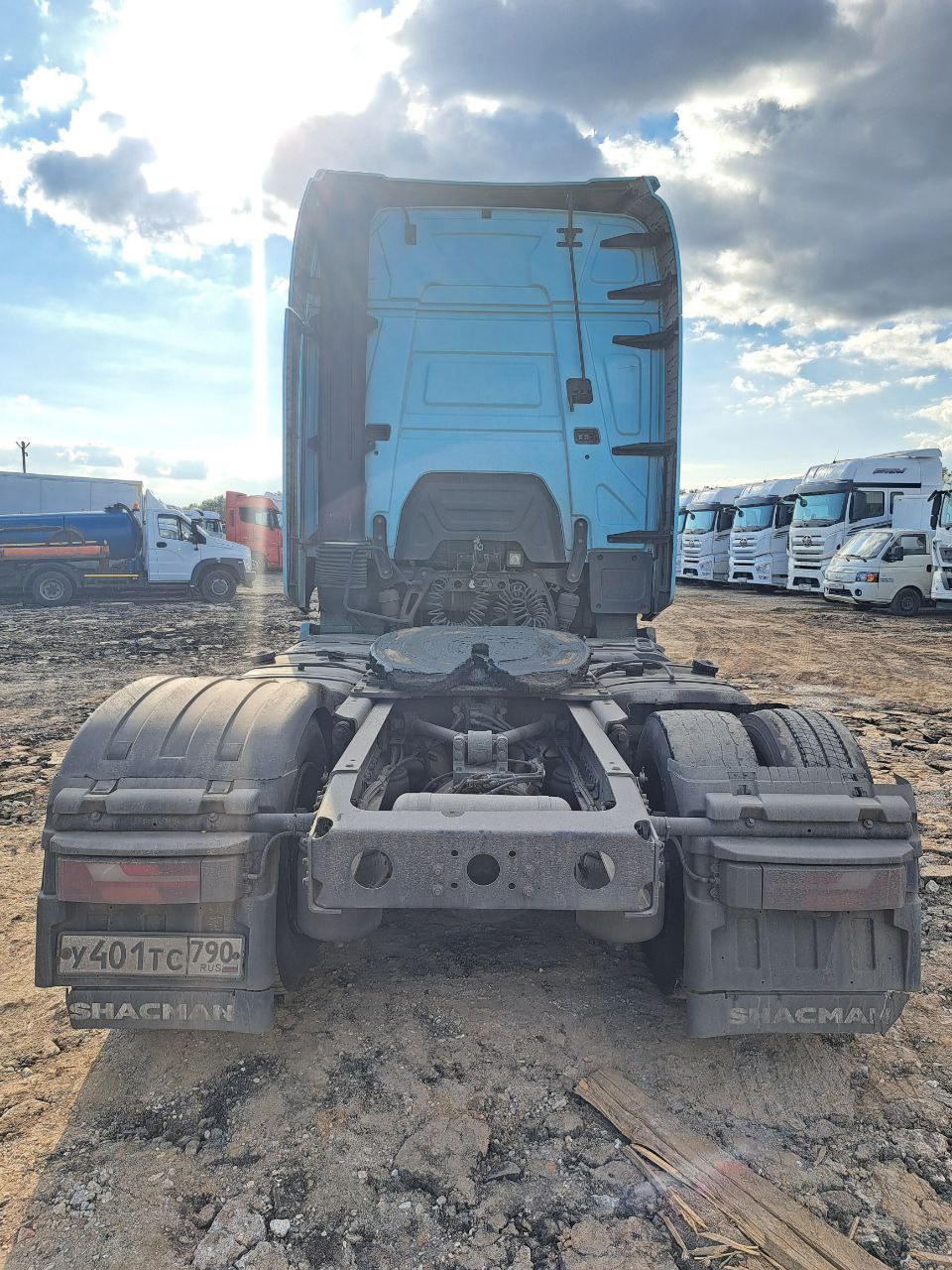 Shacman (Shaanxi) SX* 4x2 Седельный тягач 2023 г. - фото 4