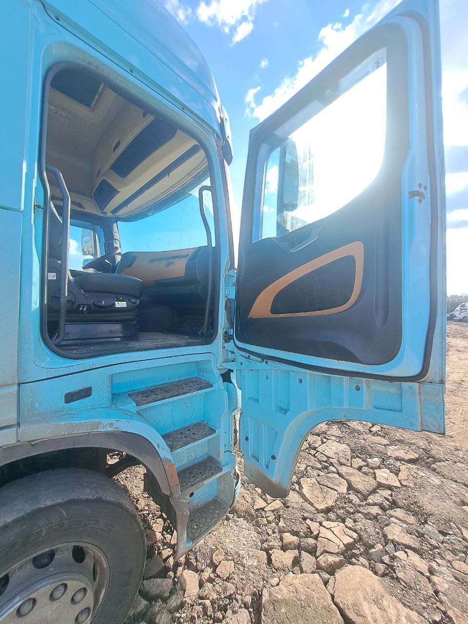 Shacman (Shaanxi) SX* 4x2 Седельный тягач 2023 г. - фото 7