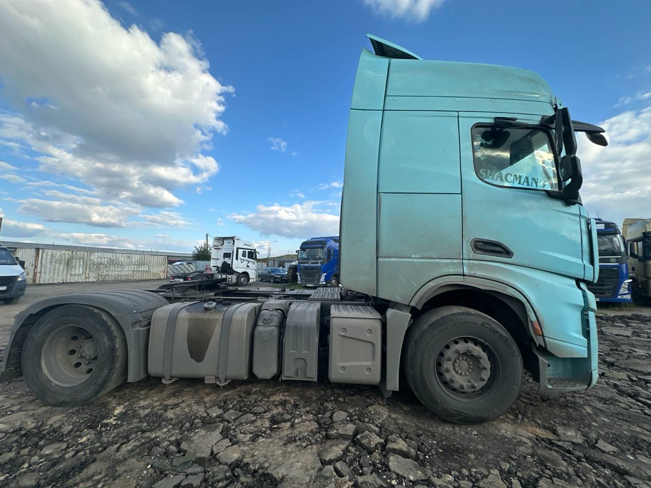 Shacman (Shaanxi) SX* 4x2 Седельный тягач 2023 г. - фото 4