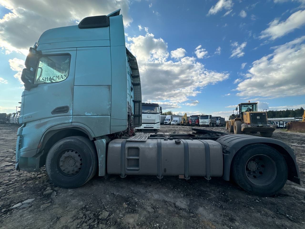 Shacman (Shaanxi) SX* 4x2 Седельный тягач 2023 г. - фото 5