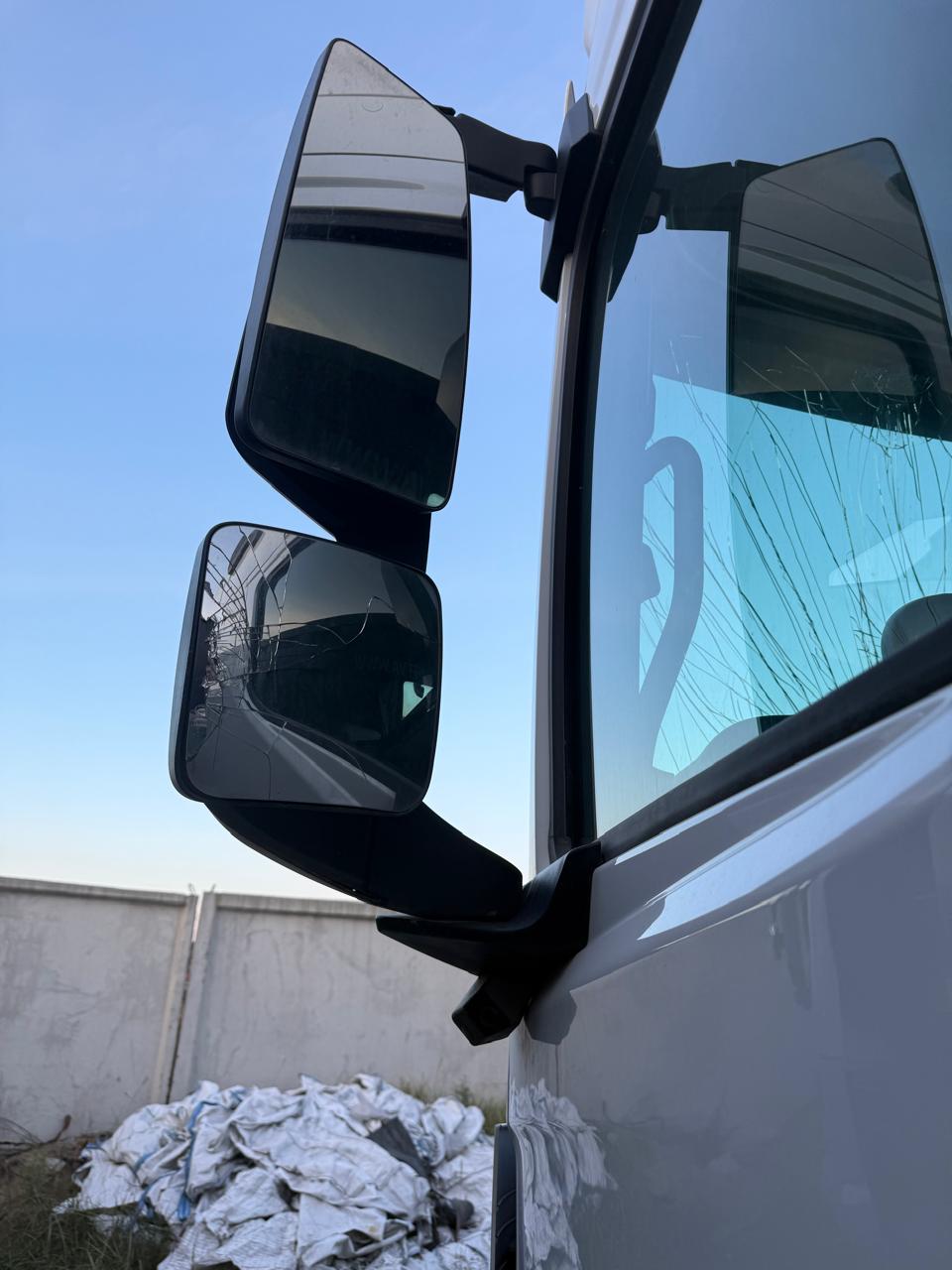 Shacman (Shaanxi) SX* 4x2 Седельный тягач 2023 г. - фото 19