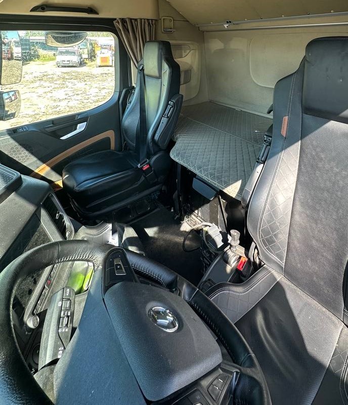 Shacman (Shaanxi) SX* 4x2 Седельный тягач 2023 г. - фото 10