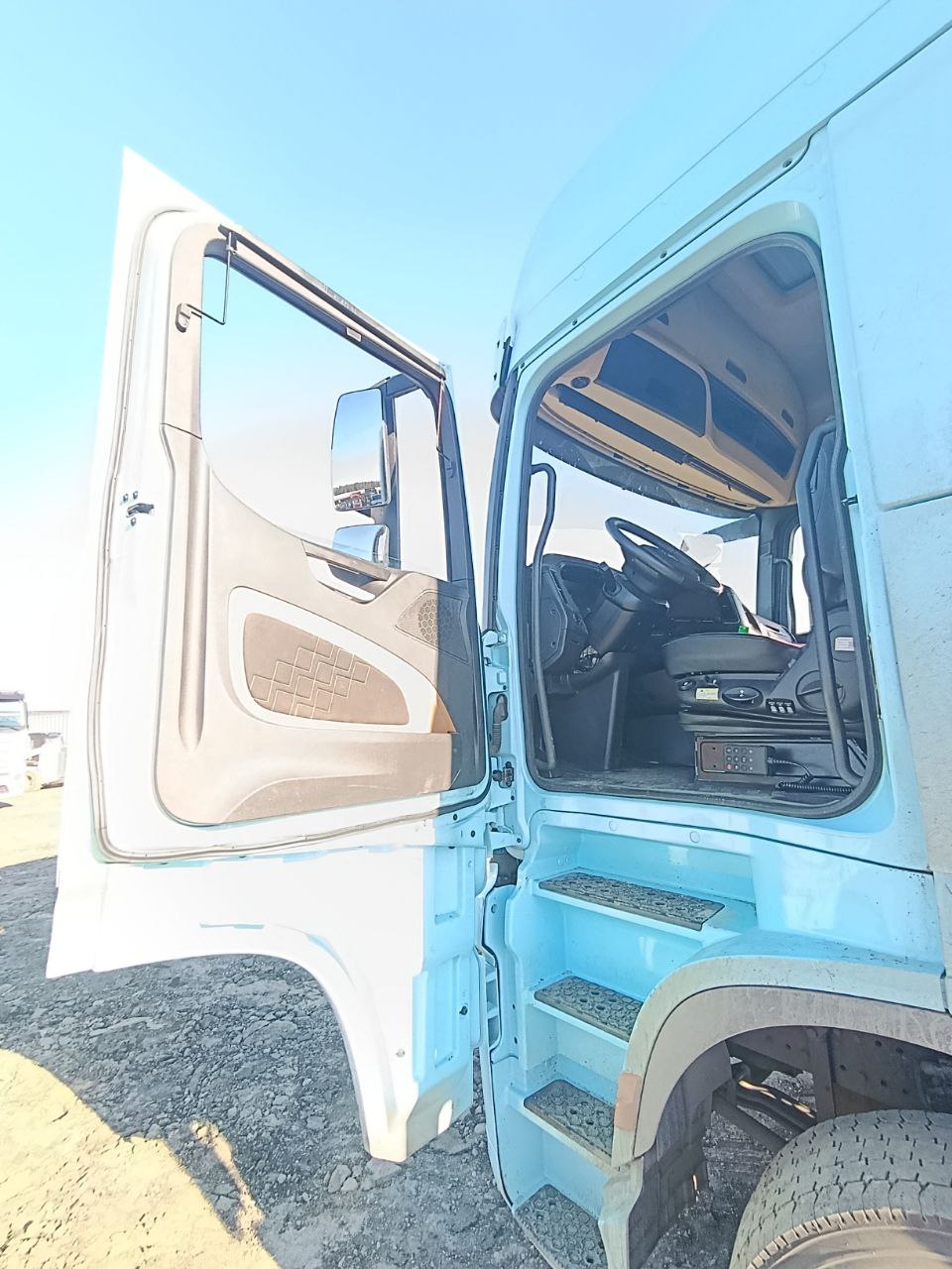 Shacman (Shaanxi) SX* 4x2 Седельный тягач 2023 г. - фото 10