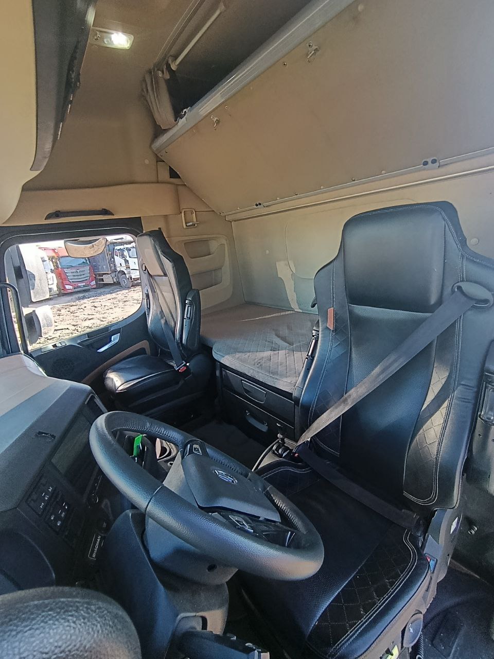 Shacman (Shaanxi) SX* 4x2 Седельный тягач 2023 г. - фото 12