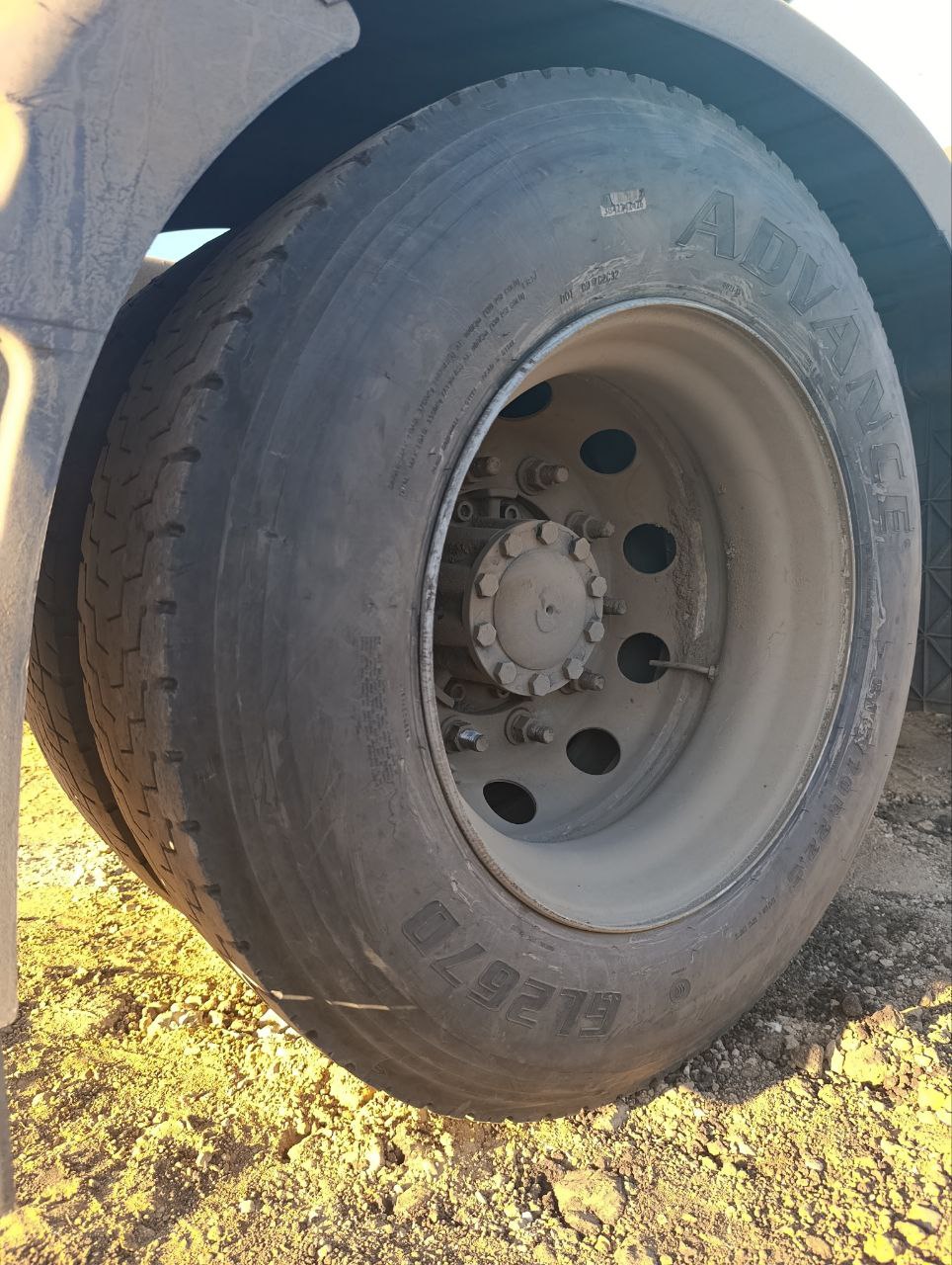 Shacman (Shaanxi) SX* 4x2 Седельный тягач 2023 г. - фото 15