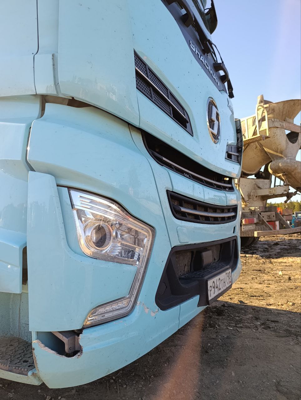 Shacman (Shaanxi) SX* 4x2 Седельный тягач 2023 г. - фото 20