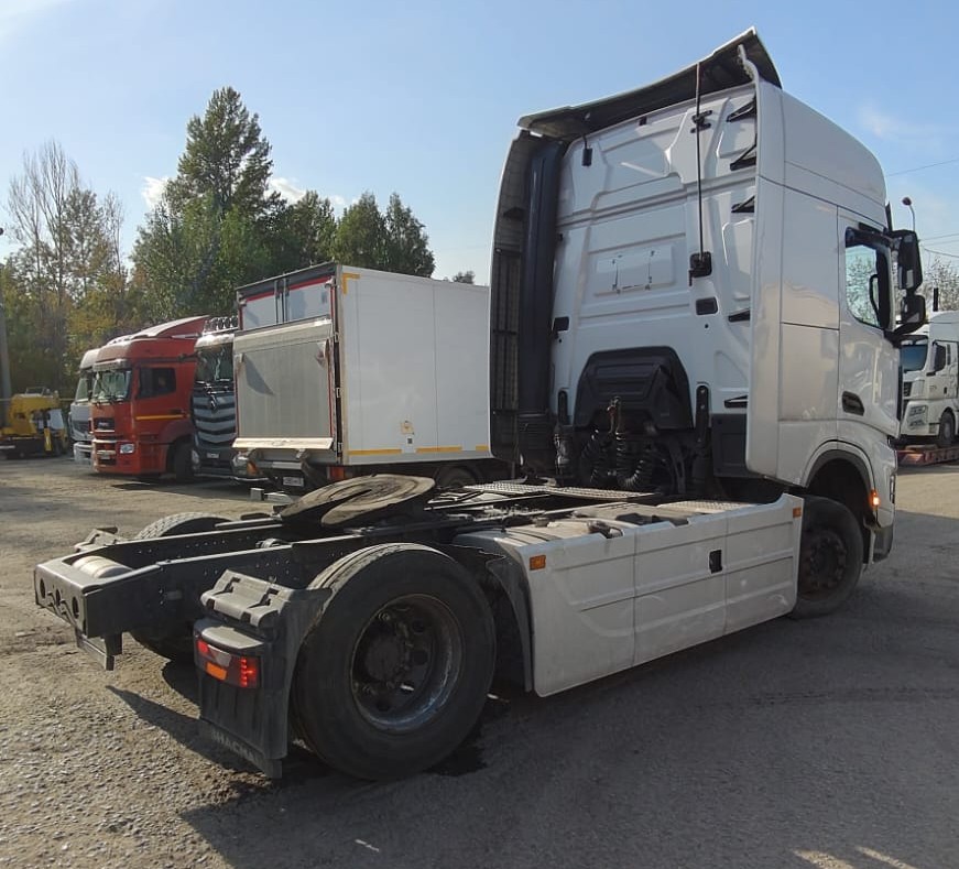 Shacman (Shaanxi) SX* 4x2 Седельный тягач 2024 г. - фото 6