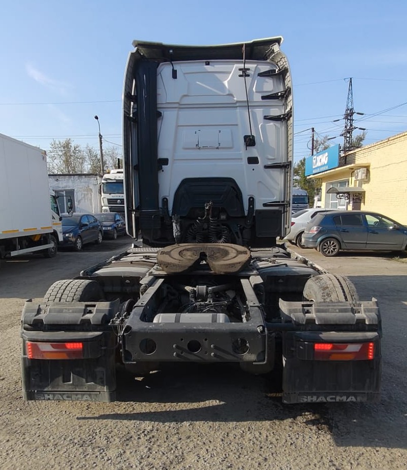 Shacman (Shaanxi) SX* 4x2 Седельный тягач 2024 г. - фото 8