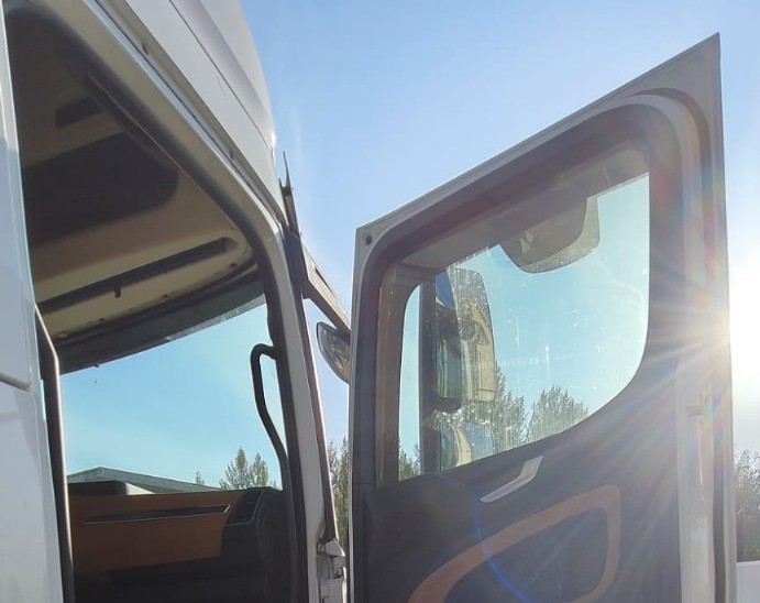 Shacman (Shaanxi) SX* 4x2 Седельный тягач 2024 г. - фото 11