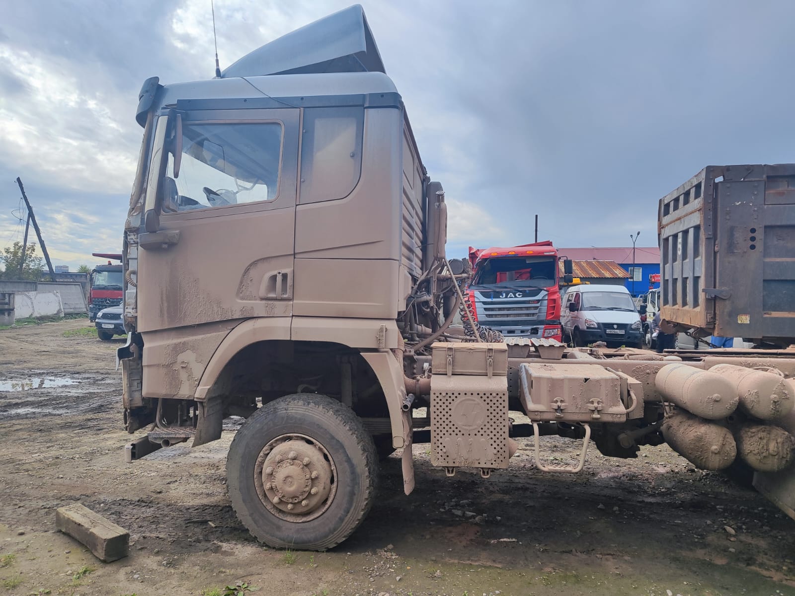 Shacman (Shaanxi) SX* 6x6 Седельный тягач 2024 г. - фото 4