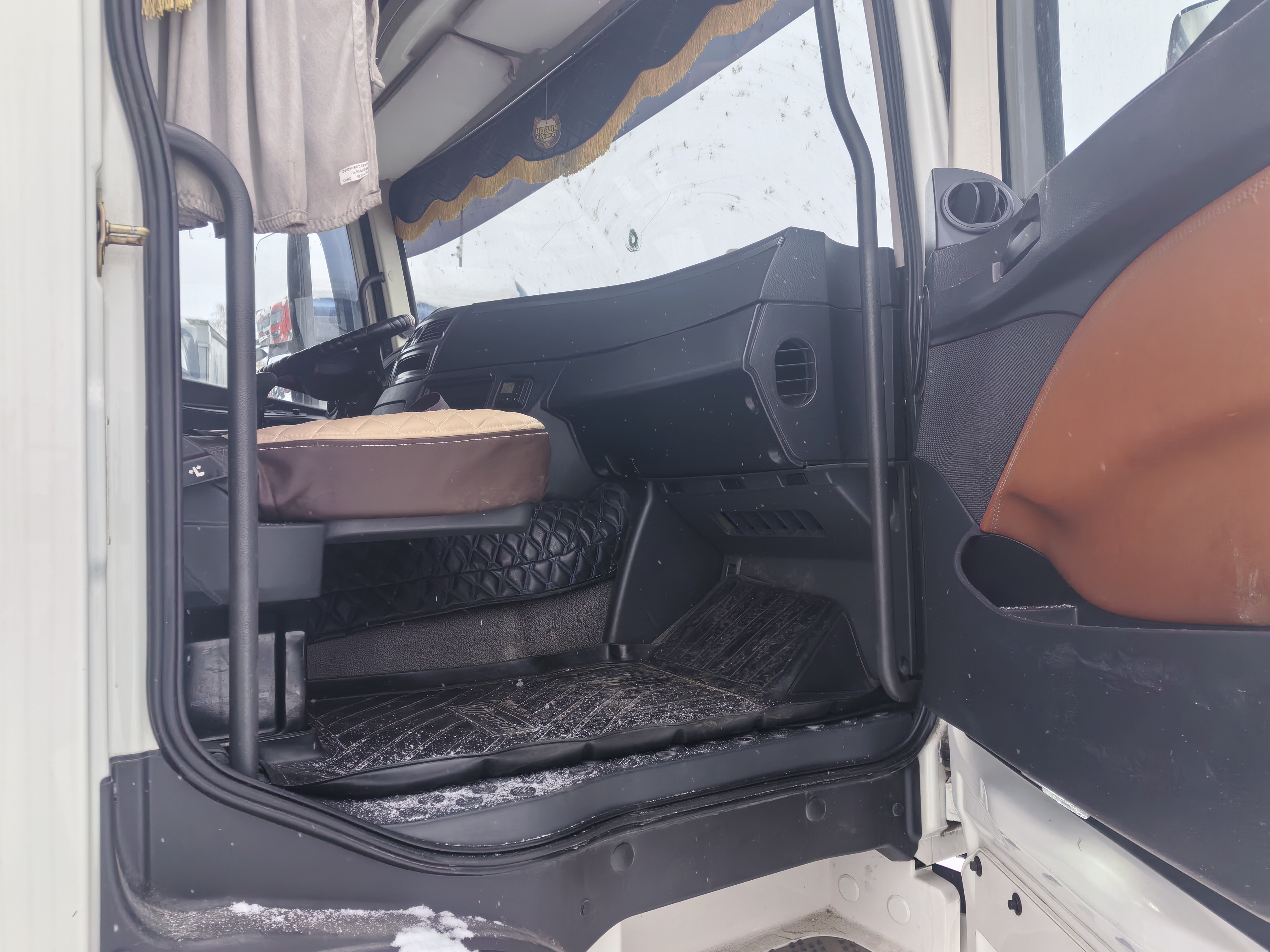 Foton AUMAN 4x2 Седельный тягач 2023 г. - фото 13