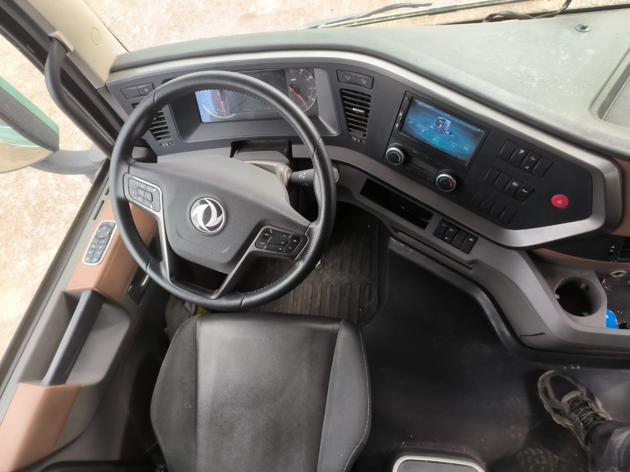 DongFeng DFH 4x2 Седельный тягач 2023 г. - фото 9