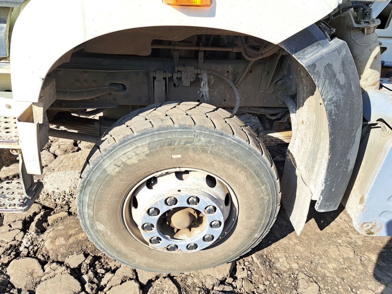 TIGARBO 6936* на шасси FAW CA 3250 6x4 Автобетоносмеситель 2023 г. - фото 8