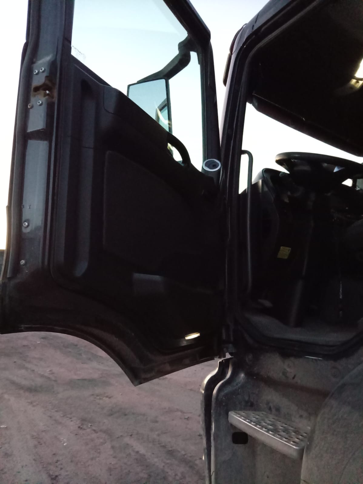 SITRAK C7H 6x4 Самосвал 2022 г. - фото 9