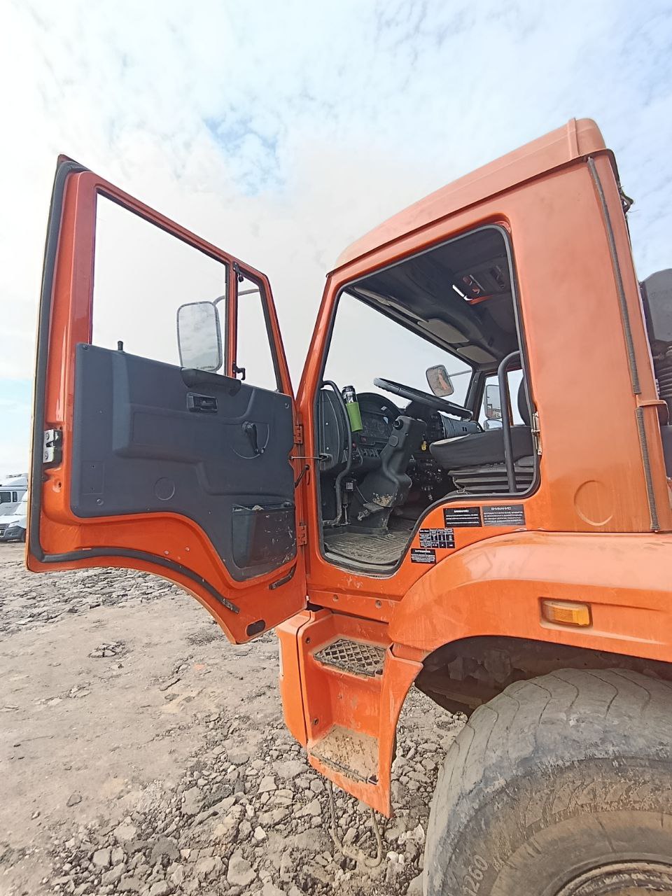 Агропромсервис 4382* на шасси КамАЗ 43118 6x6 Бортовой с КМУ 2022 г. - фото 6