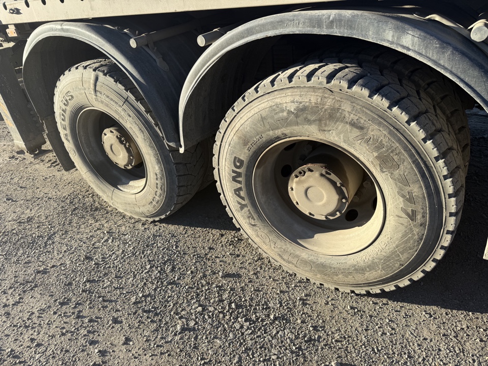 Айсин W0* на шасси FAW CA 3250 6x4 Бортовой с КМУ 2023 г. - фото 14