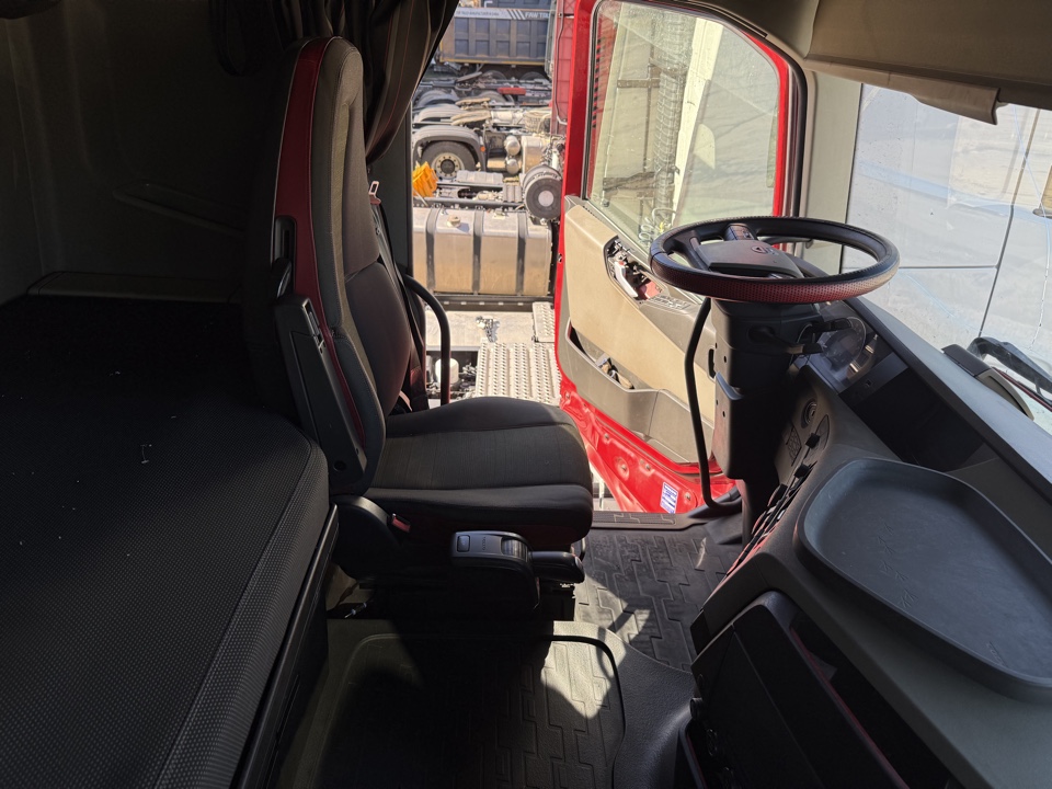 Volvo FH 4x2 Седельный тягач 2020 г. - фото 11