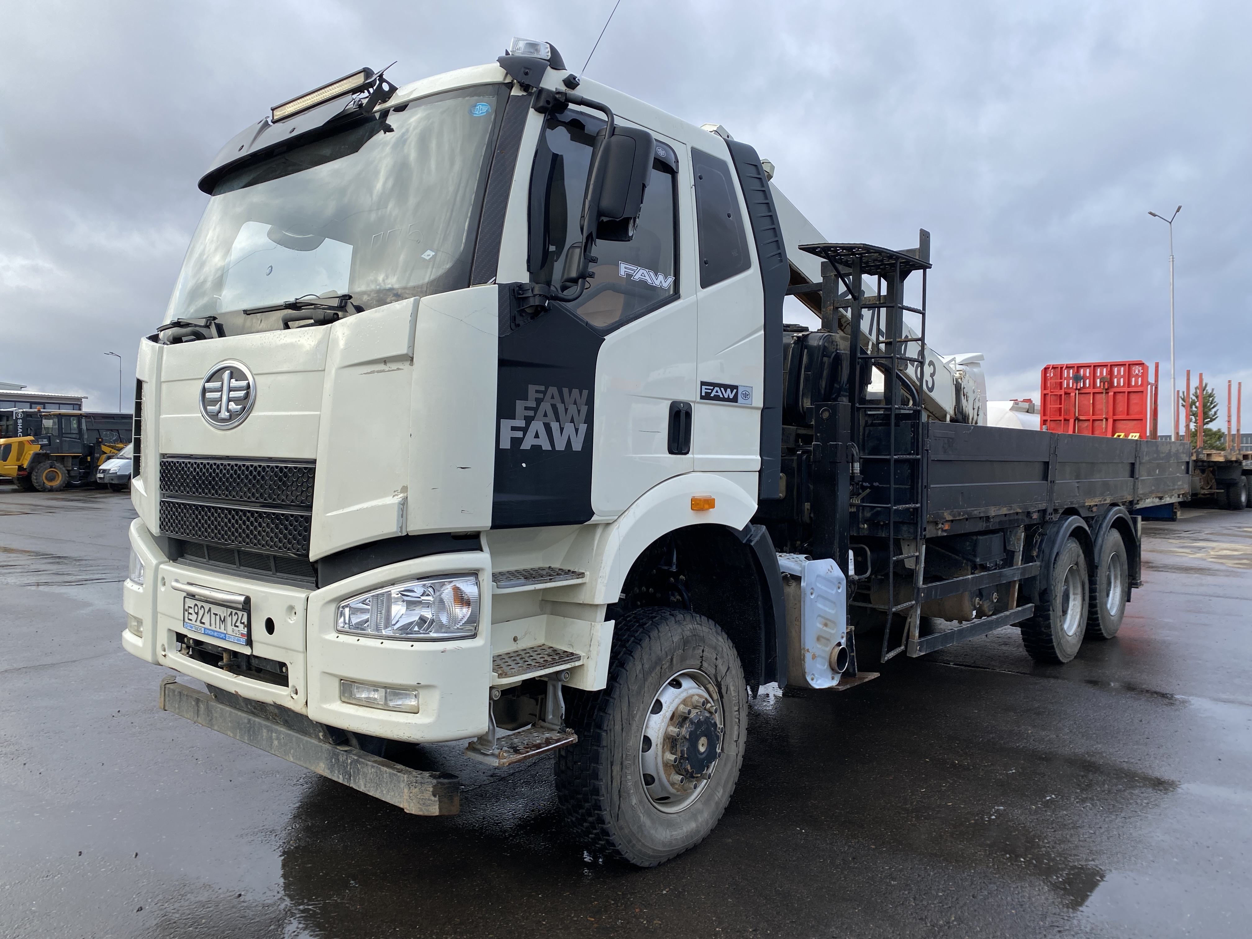 Айсин W2* на шасси FAW CA 3250 6x6 Бортовой с КМУ 2023 г. - фото 3