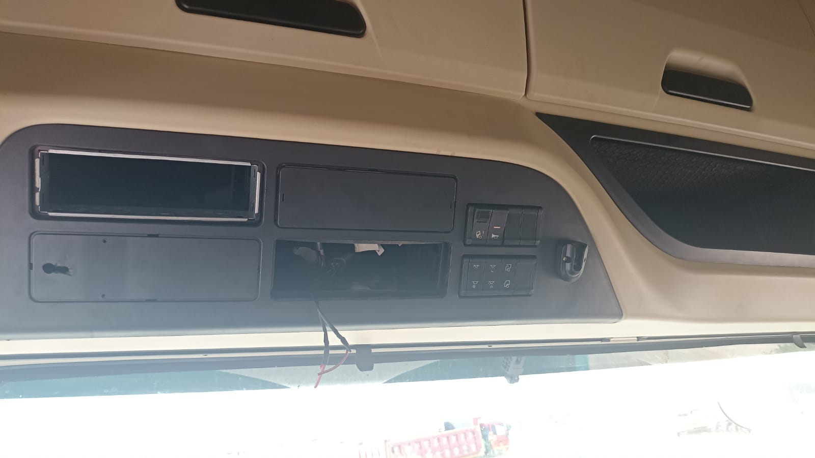 Shacman (Shaanxi) SX* 4x2 Седельный тягач 2023 г. - фото 7