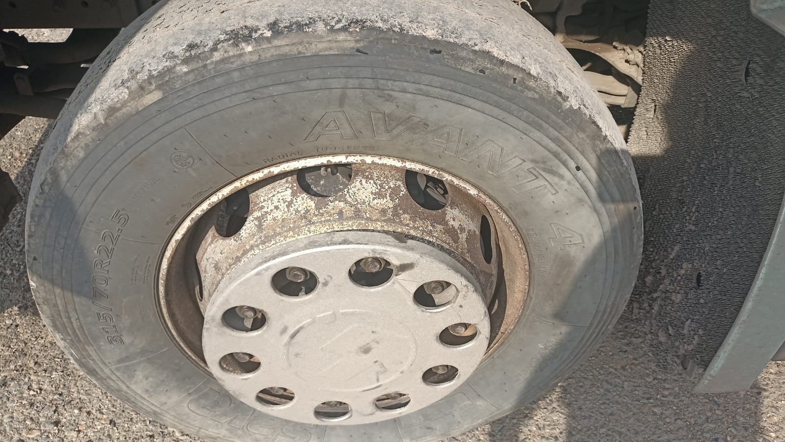 Shacman (Shaanxi) SX* 4x2 Седельный тягач 2023 г. - фото 9