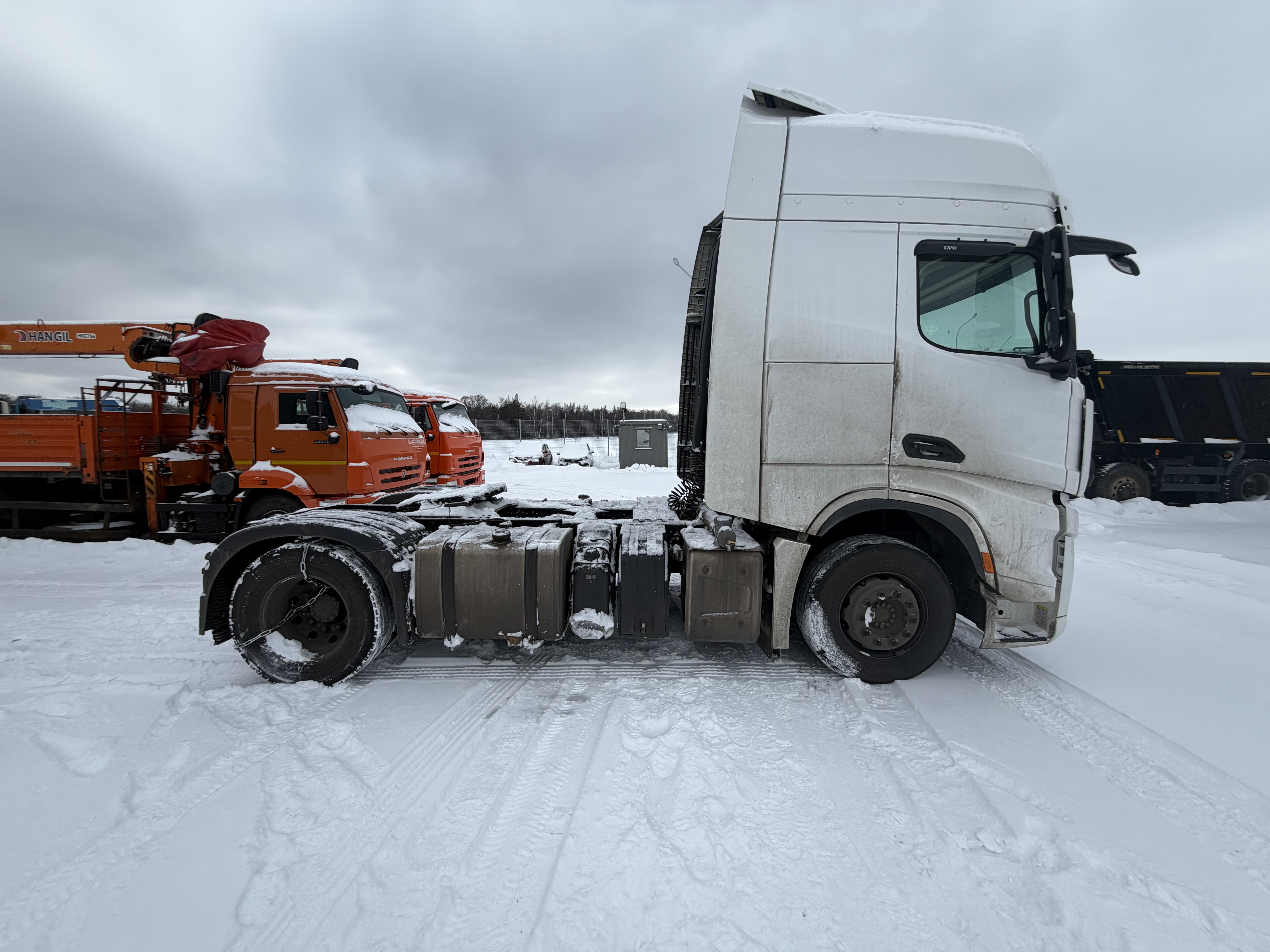Shacman (Shaanxi) SX* 4x2 Седельный тягач 2023 г. - фото 2