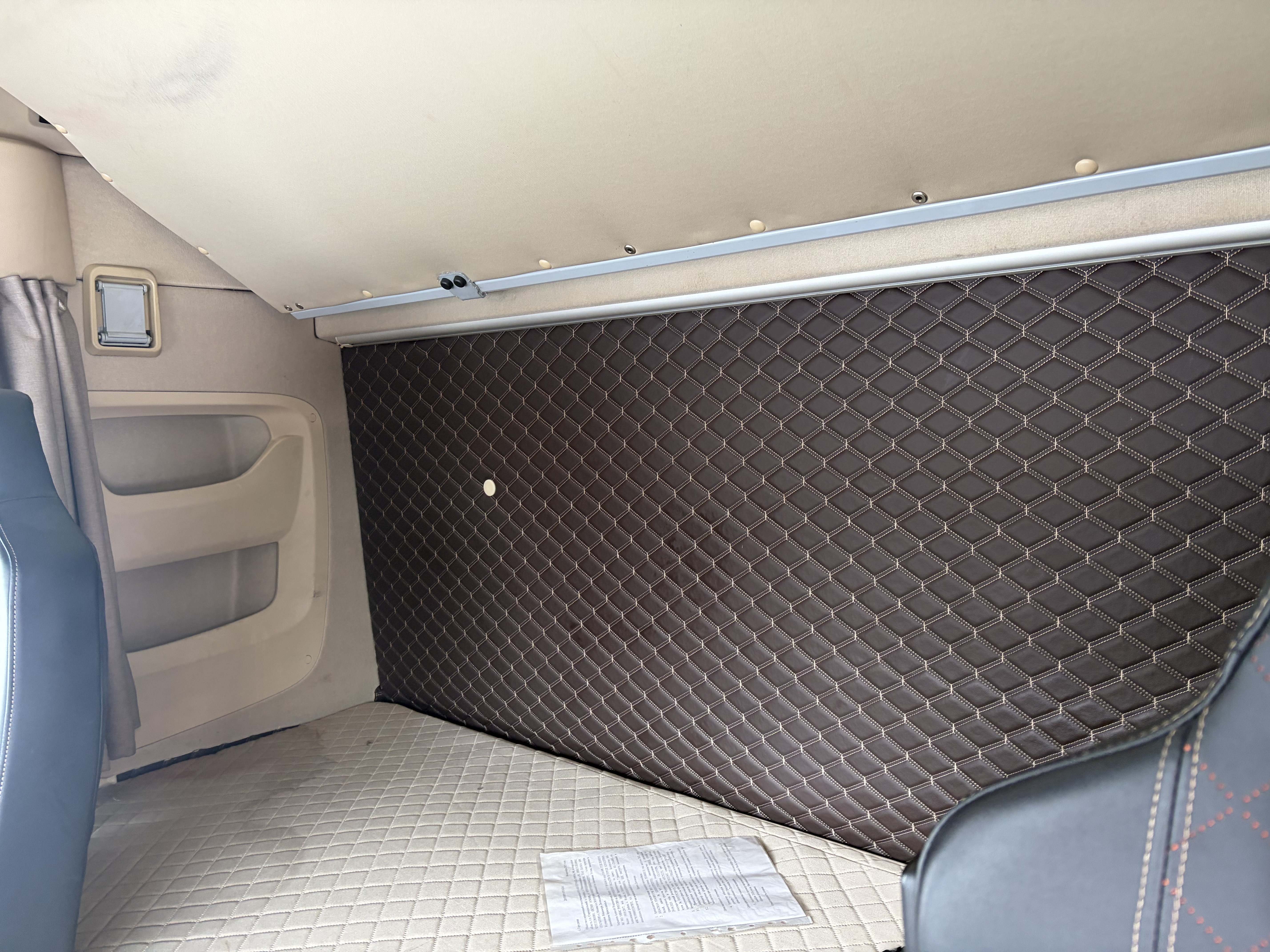 Shacman (Shaanxi) SX* 4x2 Седельный тягач 2023 г. - фото 7