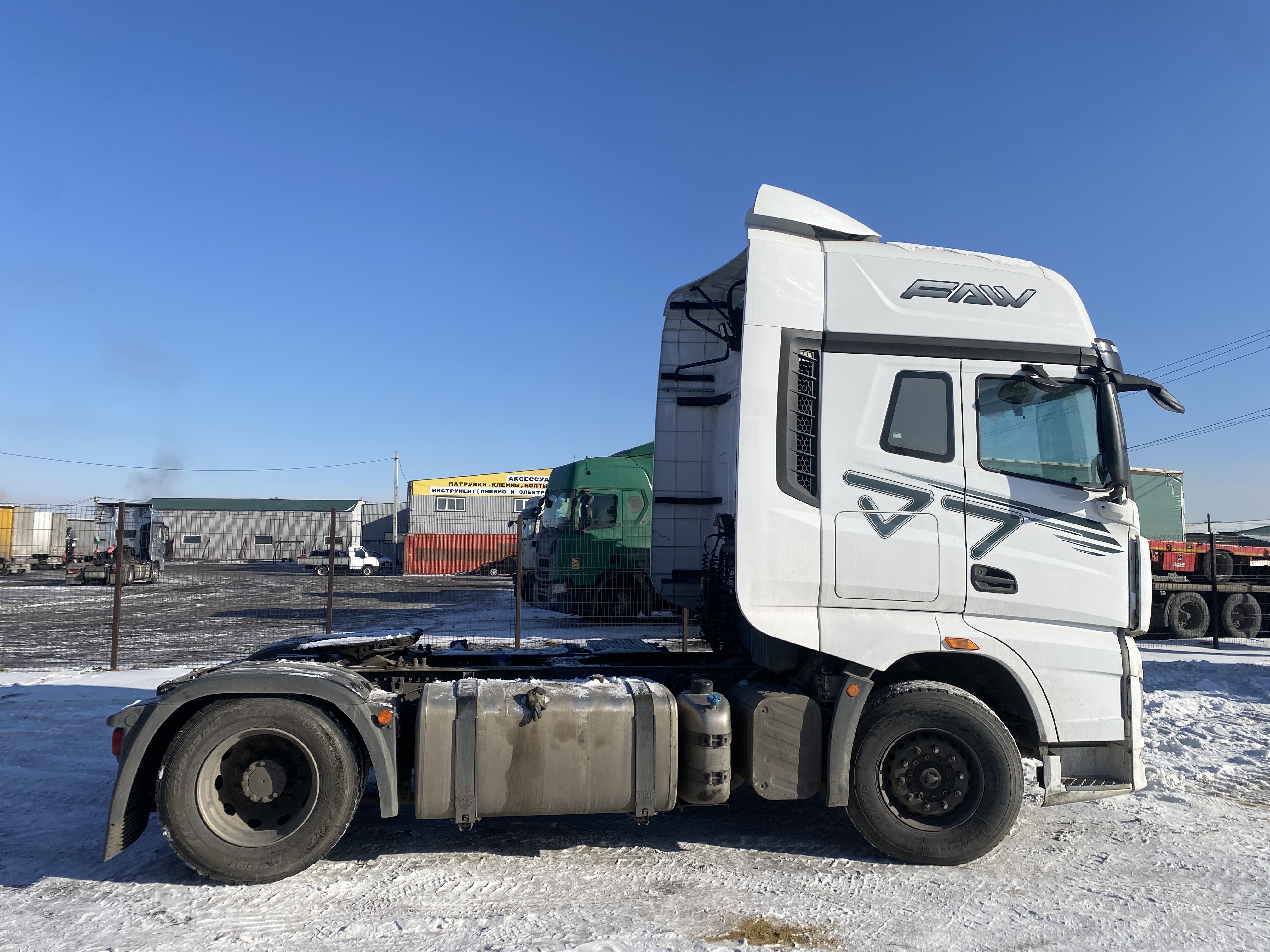 FAW J7 4x2 Седельный тягач 2023 г. - фото 4