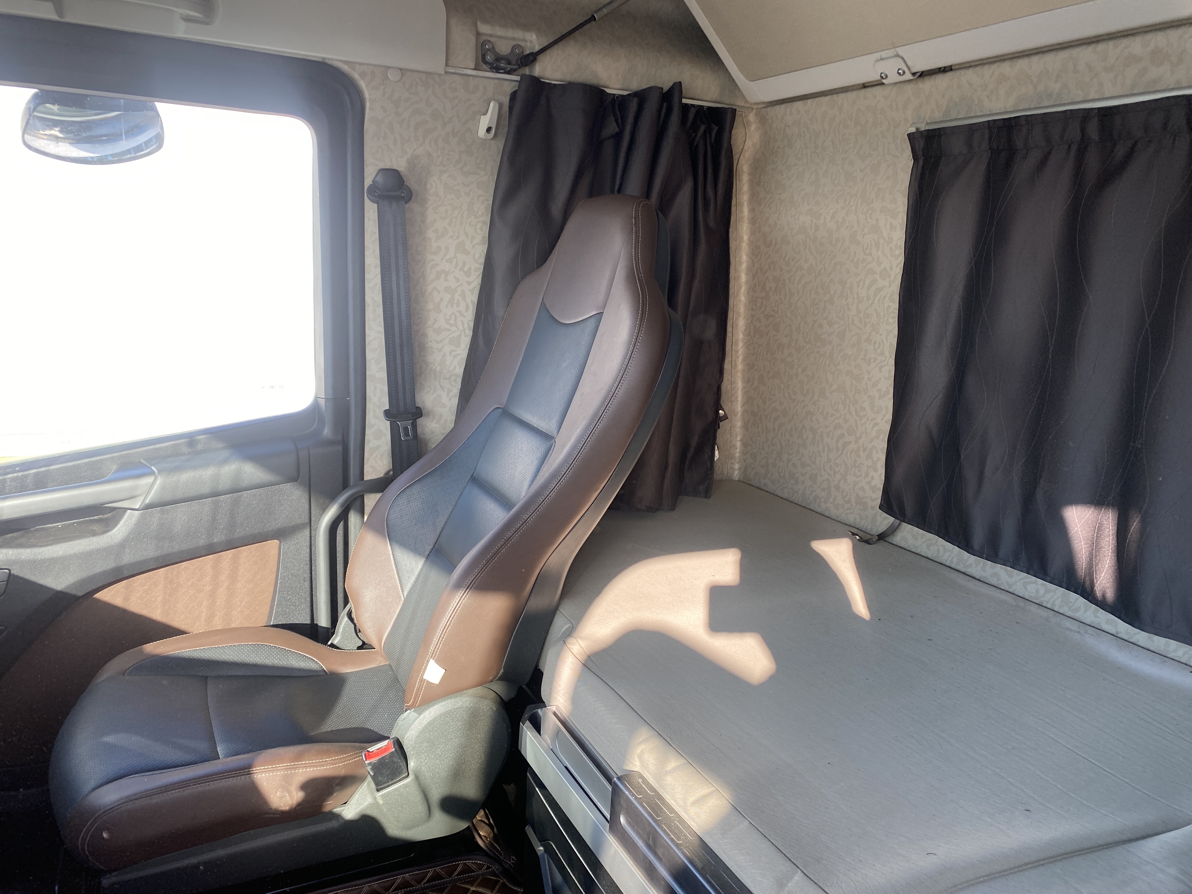 FAW J7 4x2 Седельный тягач 2023 г. - фото 12