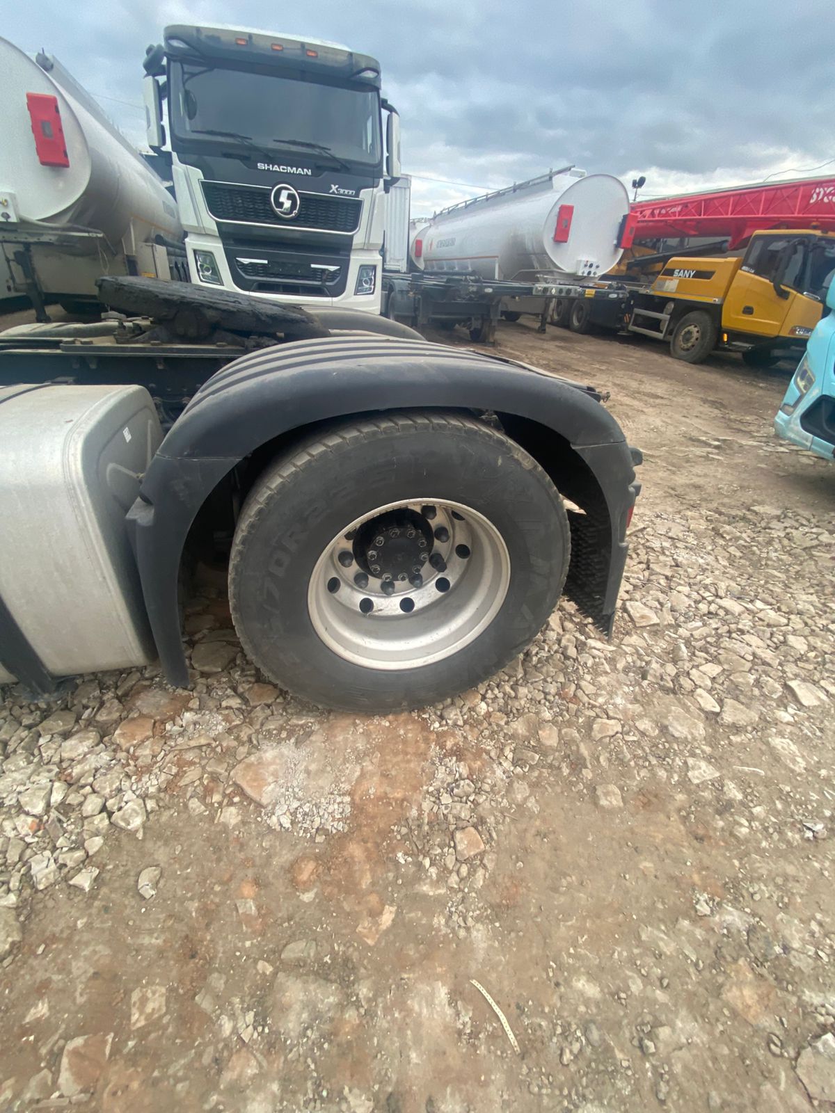 Shacman (Shaanxi) SX* 4x2 Седельный тягач 2022 г. - фото 13