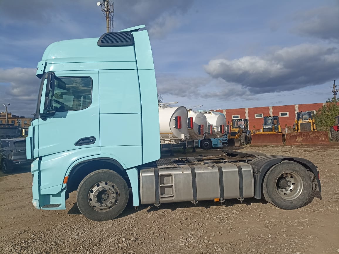 Shacman (Shaanxi) SX* 4x2 Седельный тягач 2023 г. - фото 5