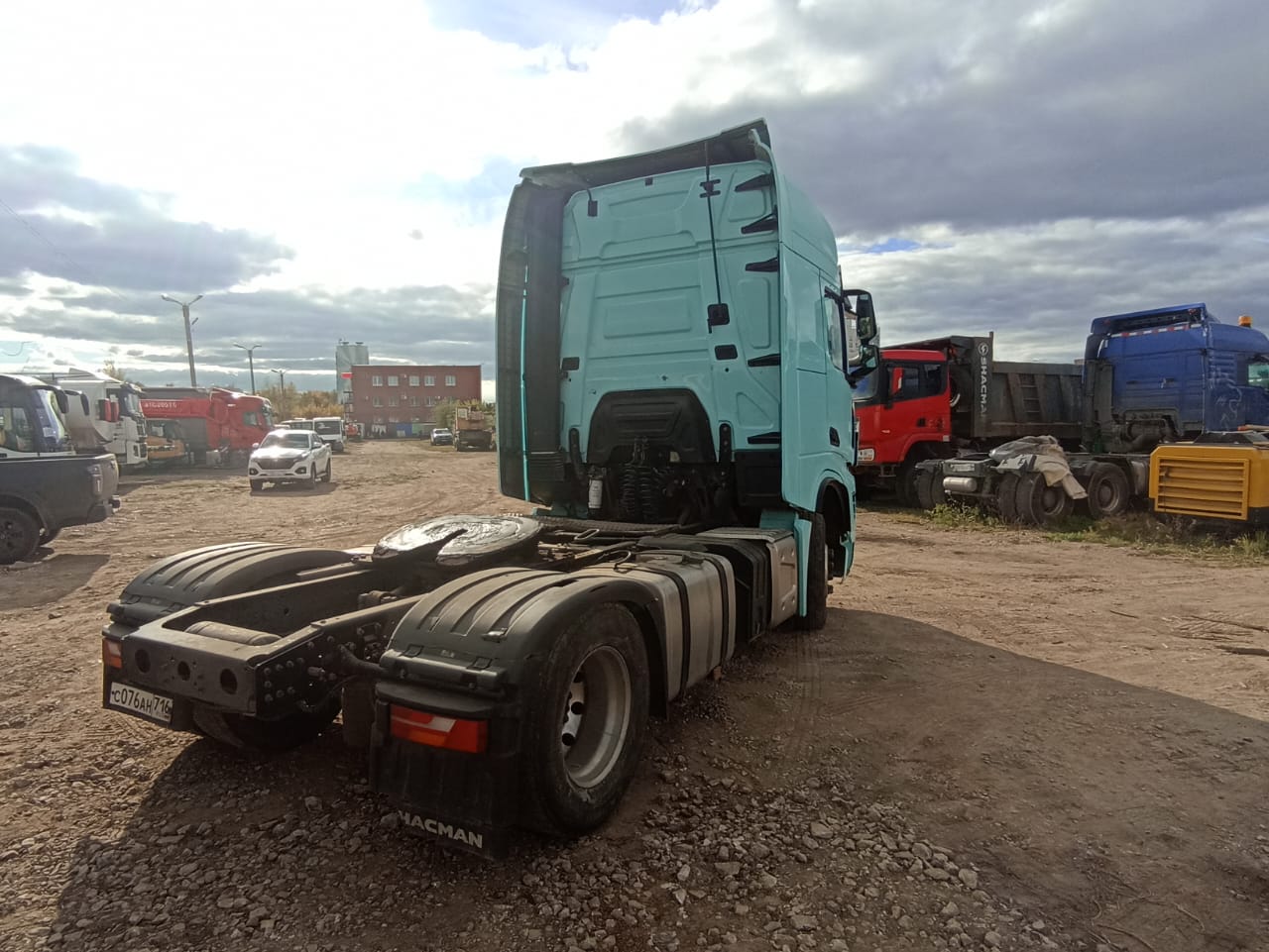 Shacman (Shaanxi) SX* 4x2 Седельный тягач 2023 г. - фото 7