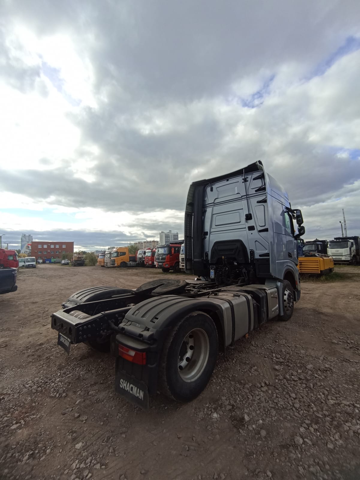 Shacman (Shaanxi) SX* 4x2 Седельный тягач 2023 г. - фото 5