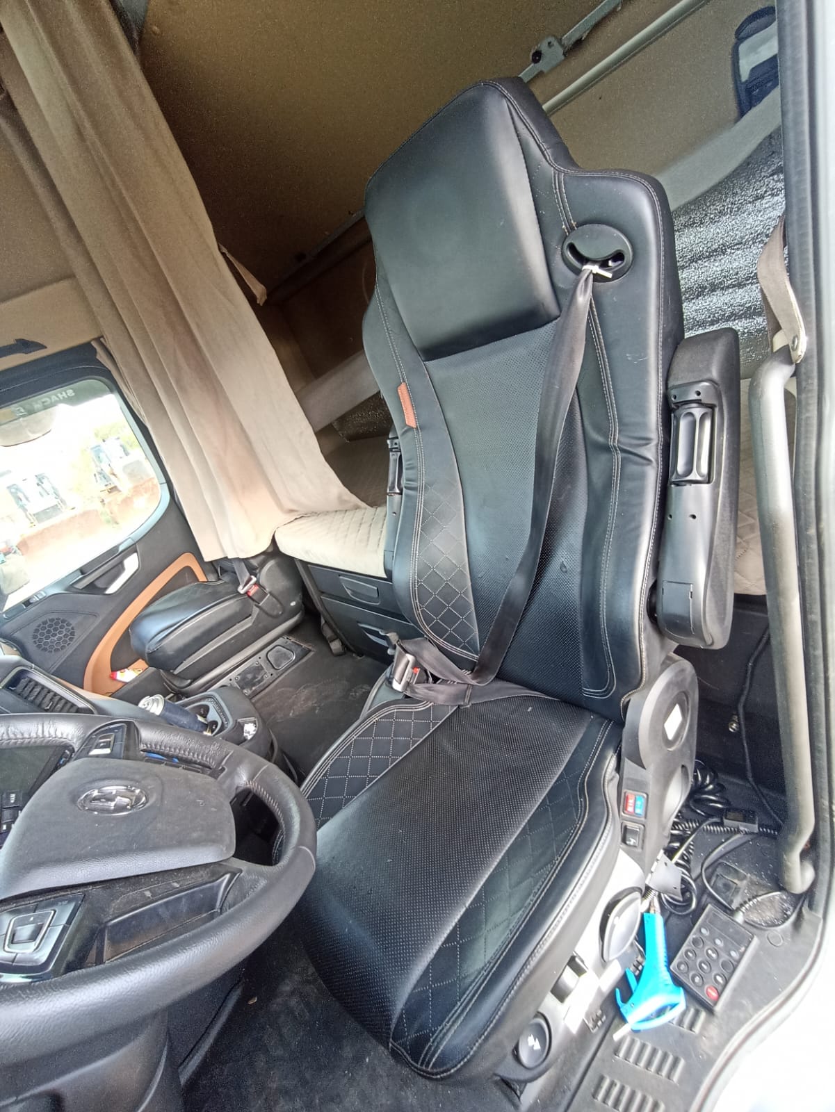 Shacman (Shaanxi) SX* 4x2 Седельный тягач 2023 г. - фото 11