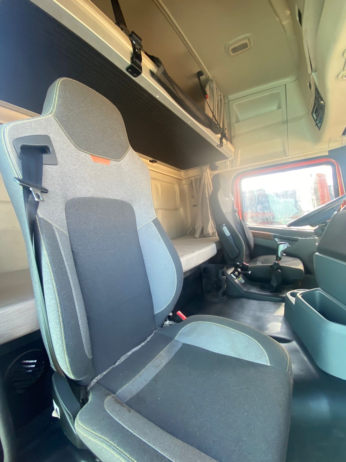 Shacman (Shaanxi) SX* 6x4 Седельный тягач 2024 г. - фото 8