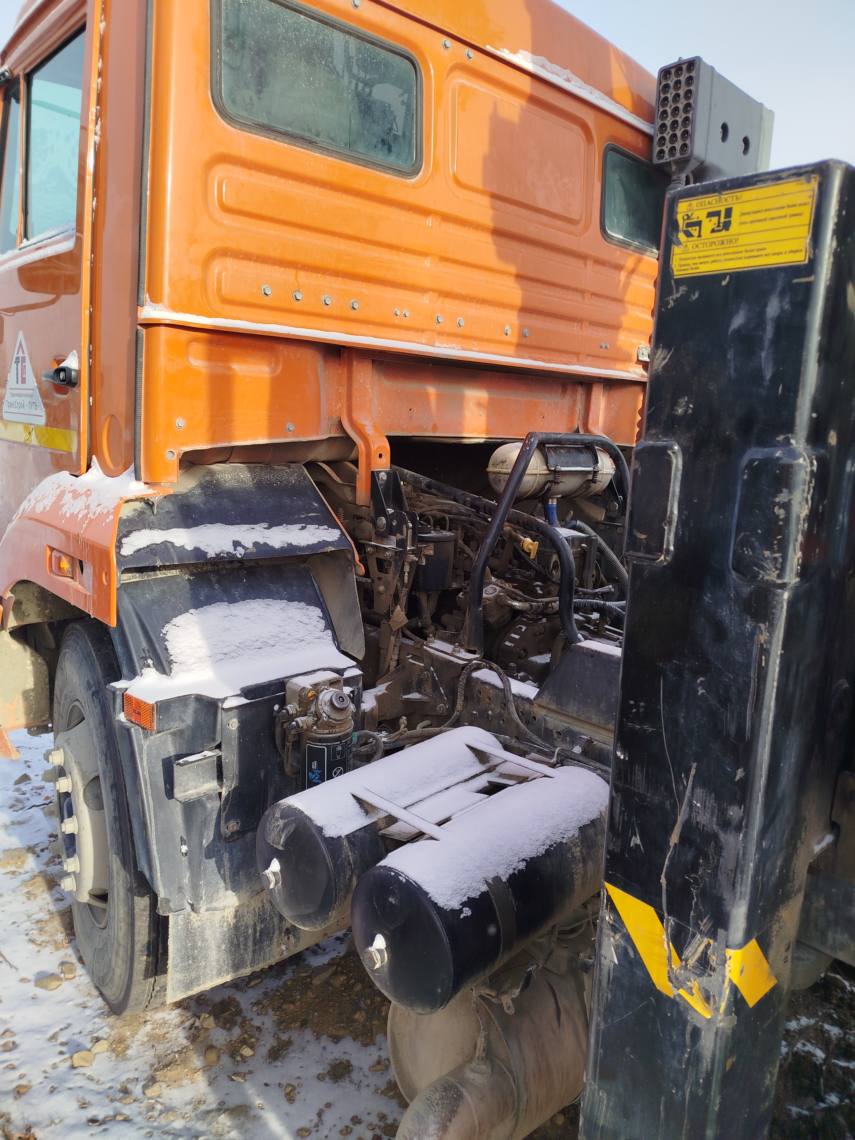 Коммерческие грузовики K3B* на шасси КамАЗ 65115 6x4 Бортовой с КМУ 2023 г. - фото 4