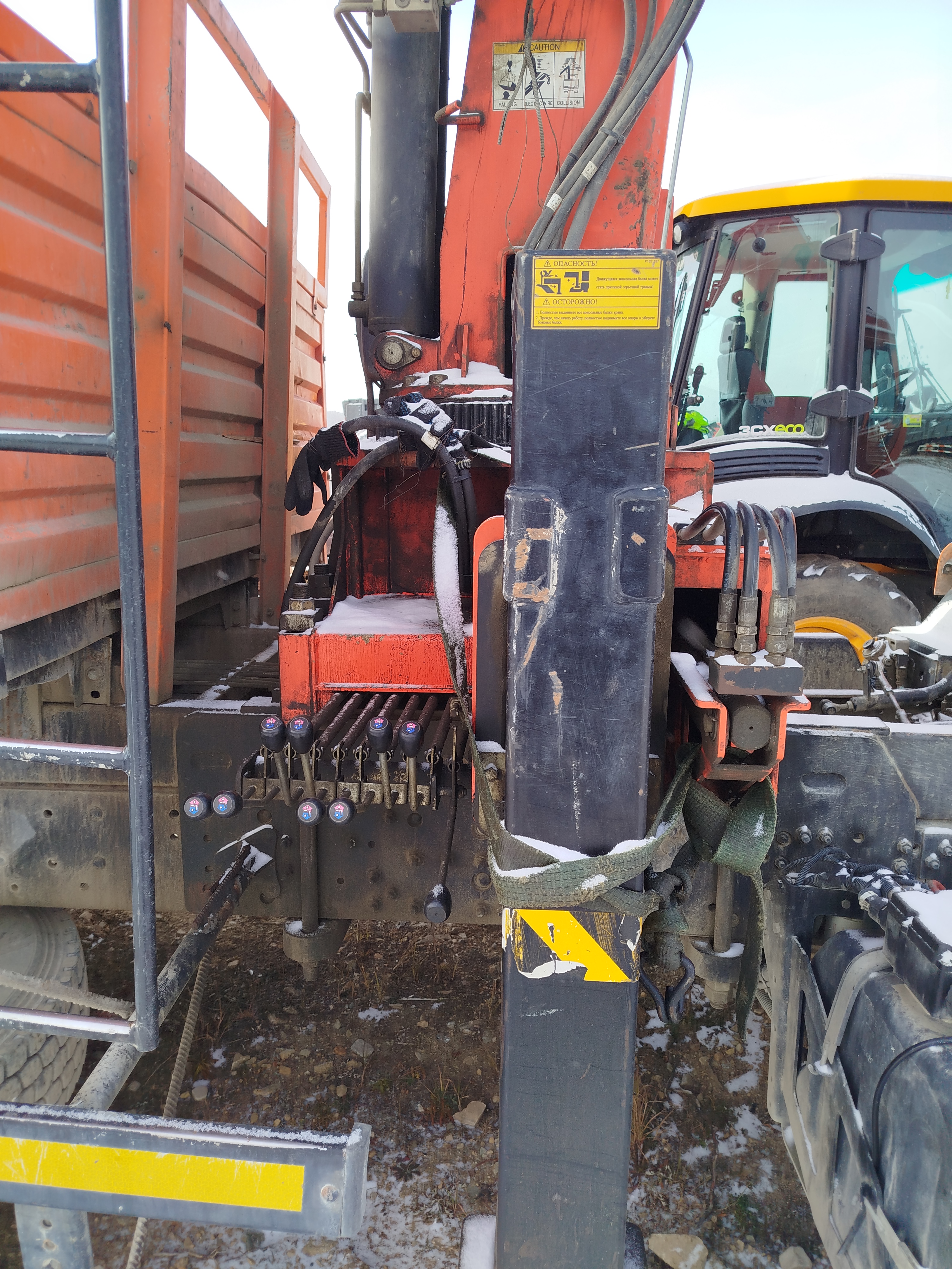 Коммерческие грузовики K3B* на шасси КамАЗ 65115 6x4 Бортовой с КМУ 2023 г. - фото 6