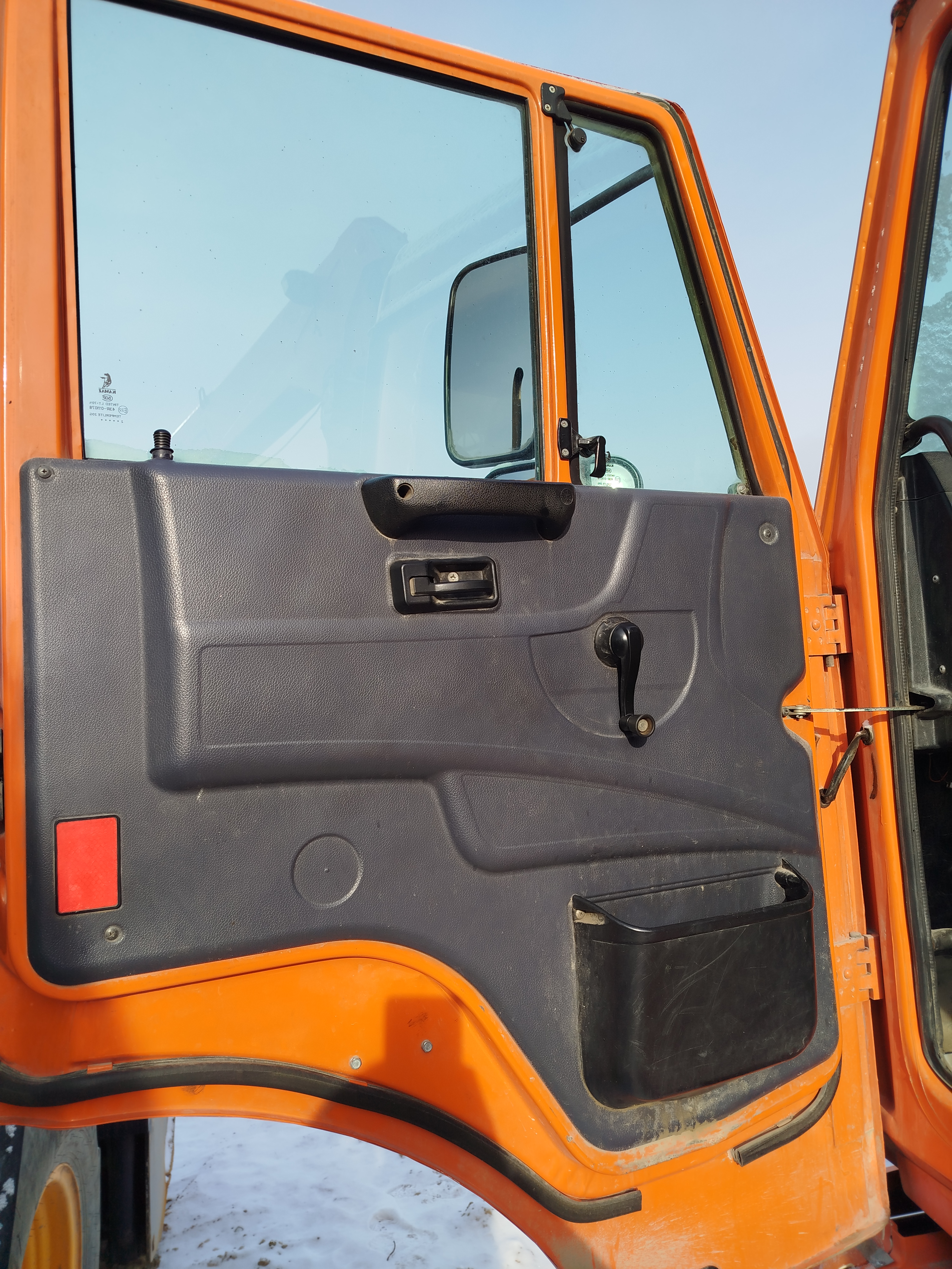 Коммерческие грузовики K3B* на шасси КамАЗ 65115 6x4 Бортовой с КМУ 2023 г. - фото 11