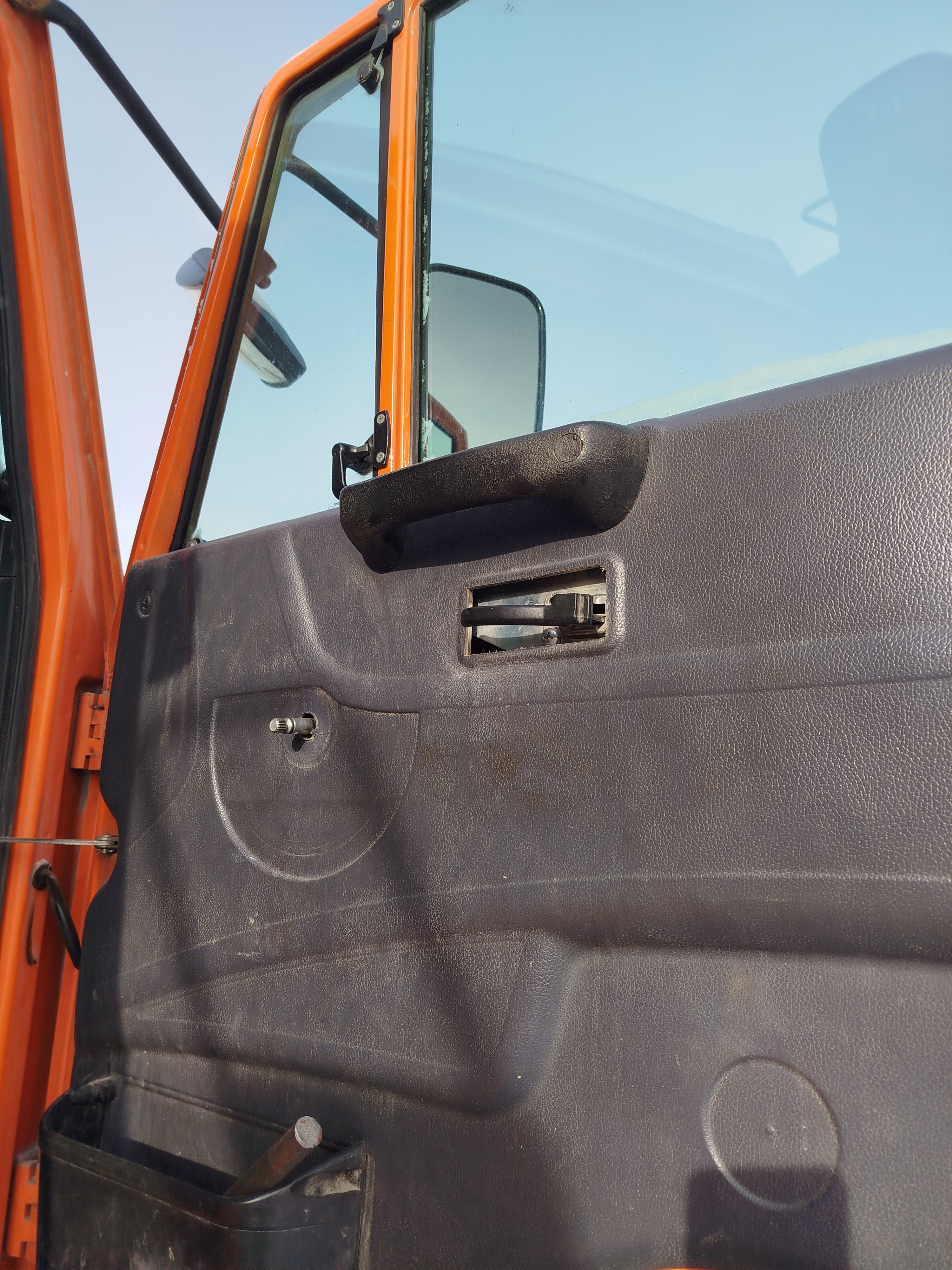 Коммерческие грузовики K3B* на шасси КамАЗ 65115 6x4 Бортовой с КМУ 2023 г. - фото 12