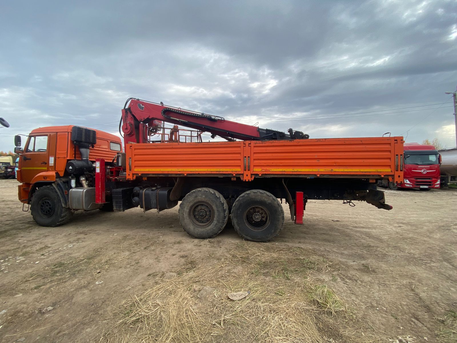 Кран центр "КАМАЗ" 659100 на шасси КамАЗ 43118 6x6 Бортовой с КМУ 2022 г. - фото 6
