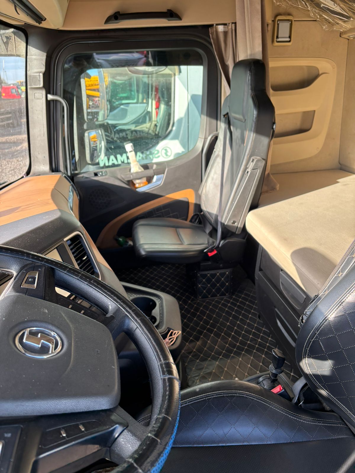 Shacman (Shaanxi) SX* 4x2 Седельный тягач 2022 г. - фото 7