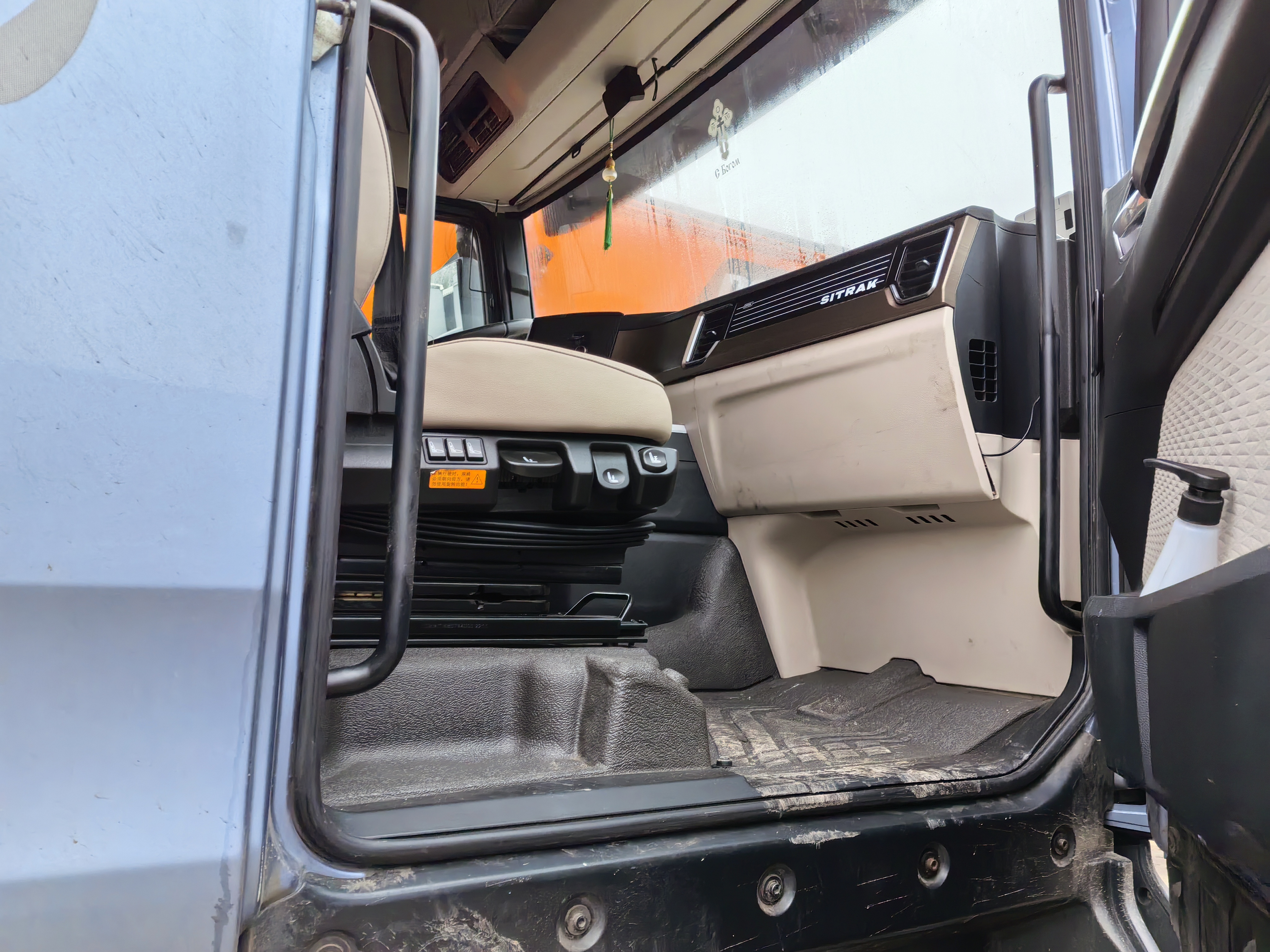 SITRAK C7H 6x4 Седельный тягач 2023 г. - фото 7