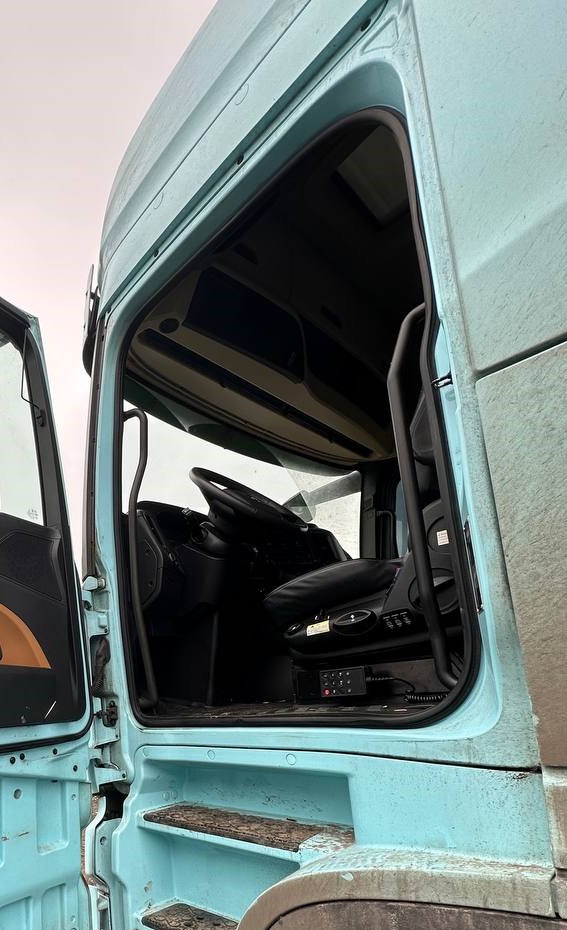 Shacman (Shaanxi) SX* 4x2 Седельный тягач 2023 г. - фото 8