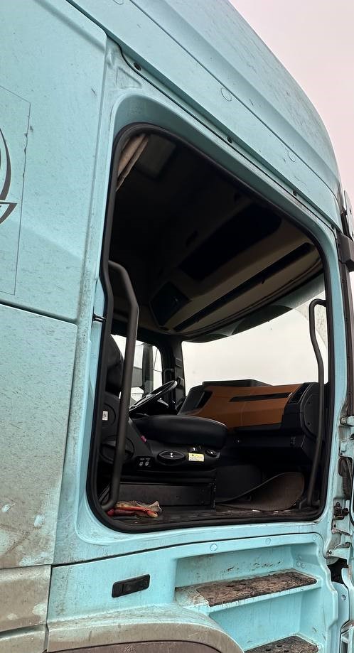 Shacman (Shaanxi) SX* 4x2 Седельный тягач 2023 г. - фото 9