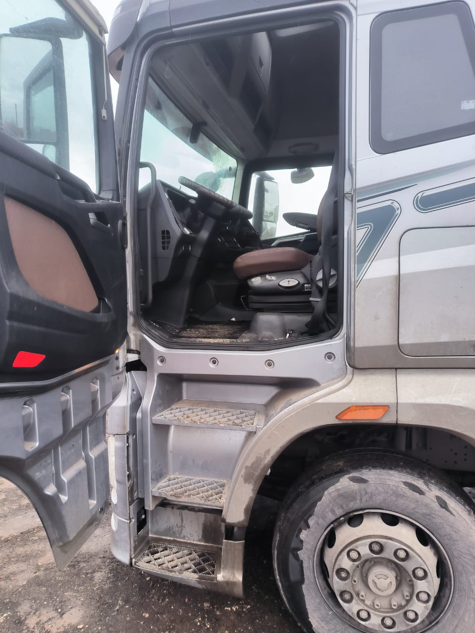 FAW J7 4x2 Седельный тягач 2023 г. - фото 9