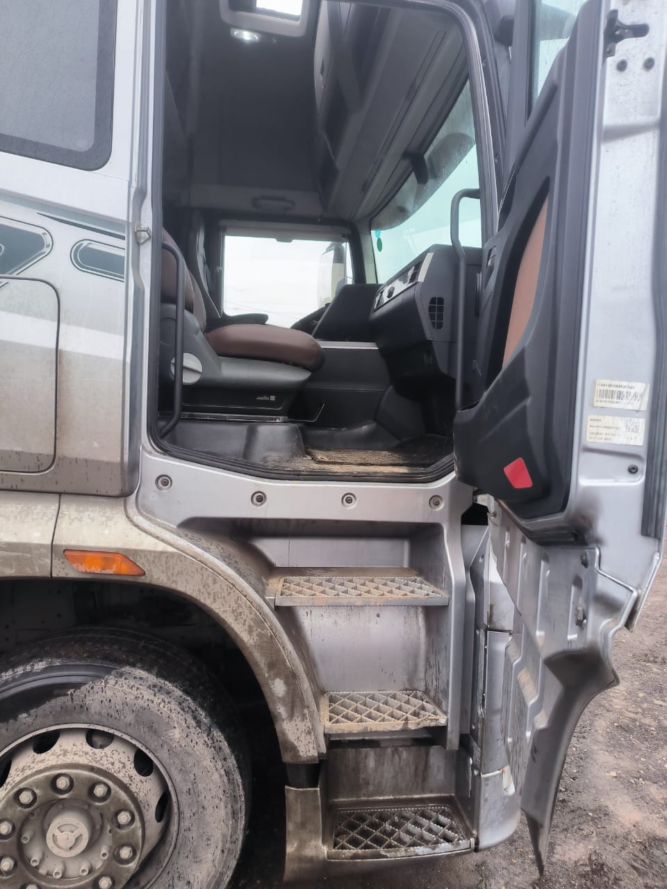 FAW J7 4x2 Седельный тягач 2023 г. - фото 10