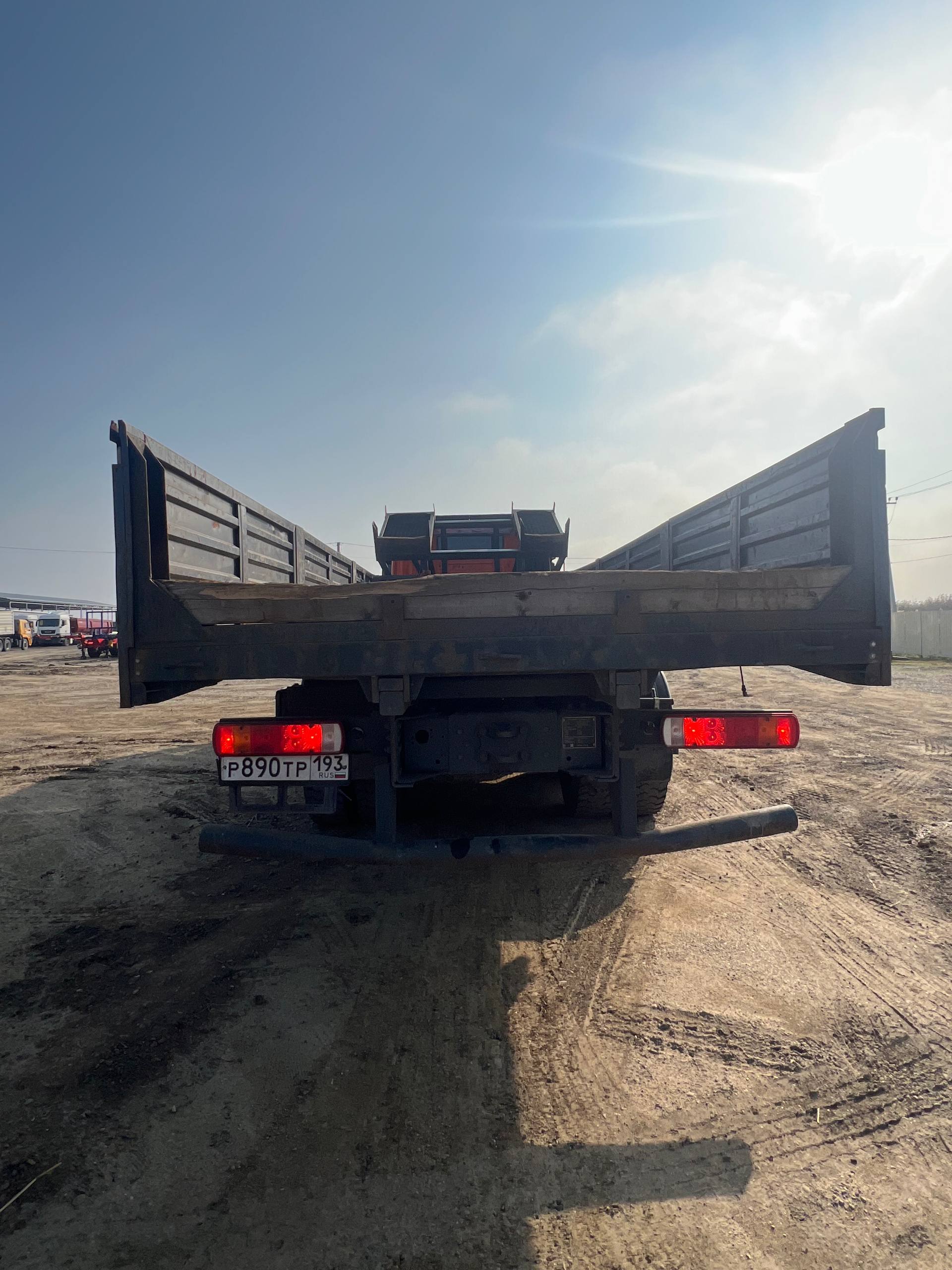 КАРВИНГ 3370* на шасси HONGYAN CQ3346 6x4 Бортовой с КМУ 2023 г. - фото 4