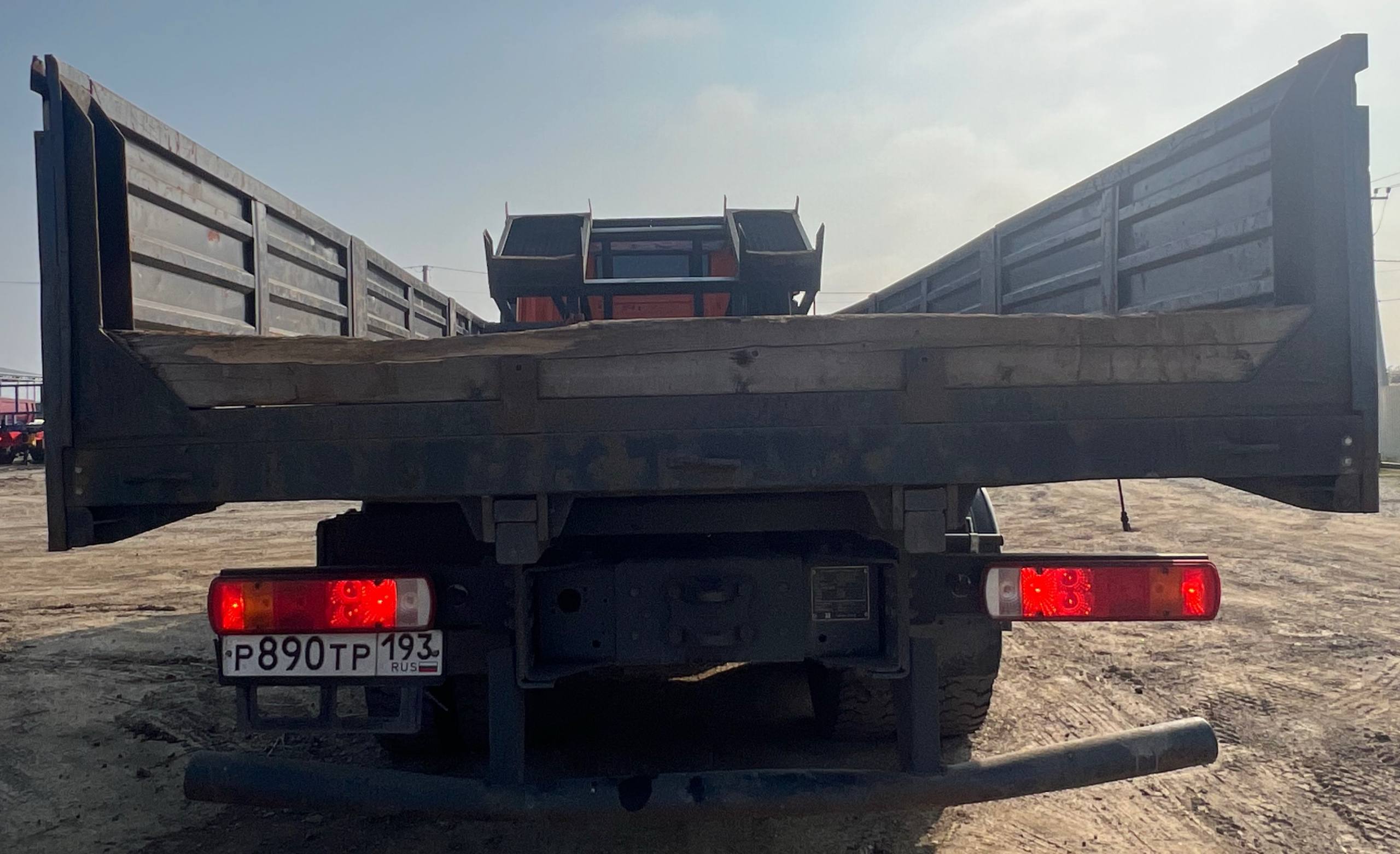 КАРВИНГ 3370* на шасси HONGYAN CQ3346 6x4 Бортовой с КМУ 2023 г. - фото 5